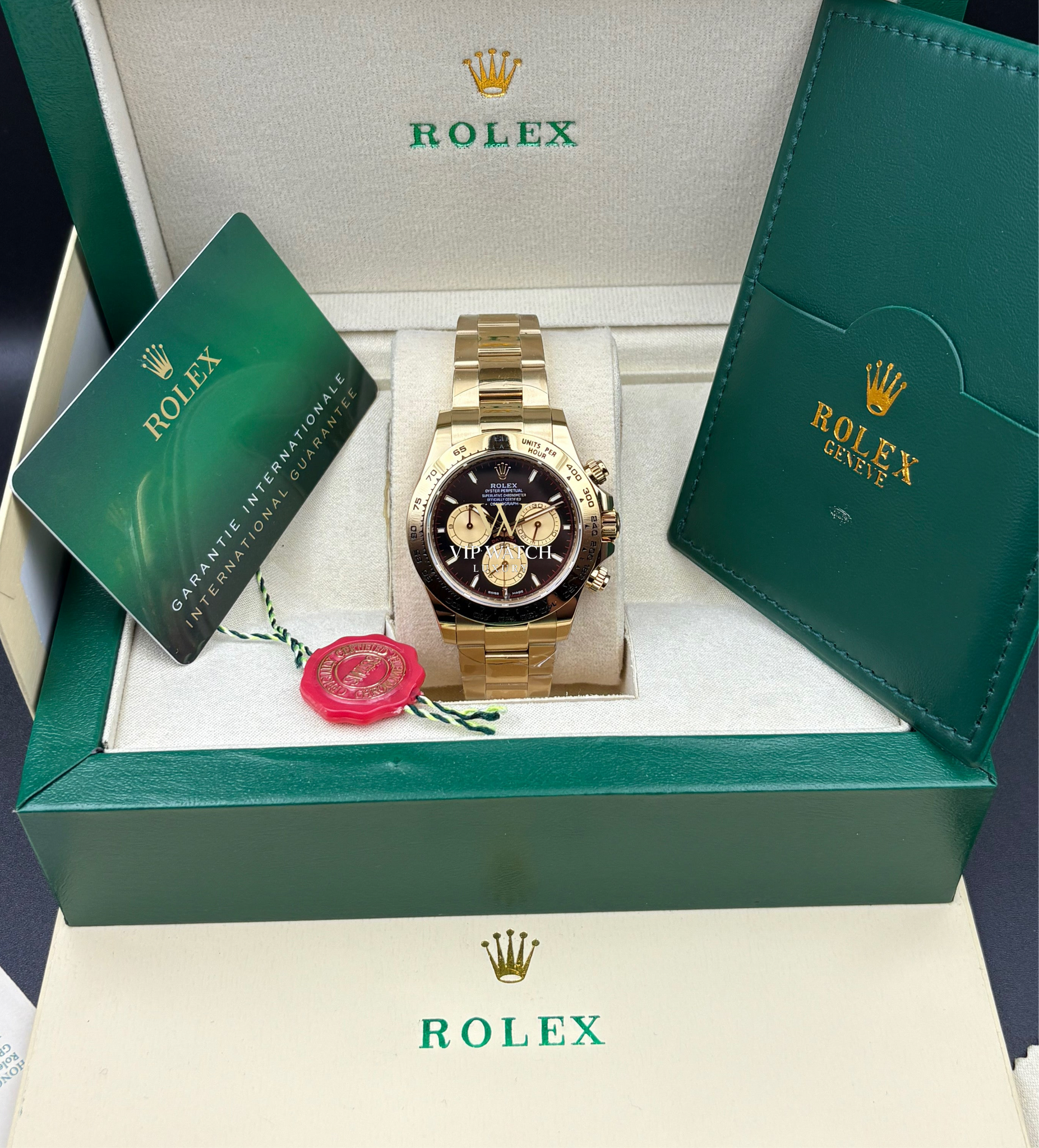 Daytona Yelloow Gold Black Dial Champagne Chronographs 40mm