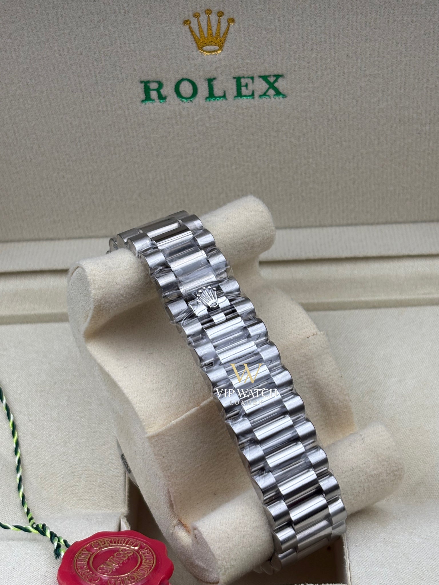 Rolex Day-Date 228239-0006 Silver Quadrant Motif Bevelled Roman Dial 40mm White Gold Mens Watch