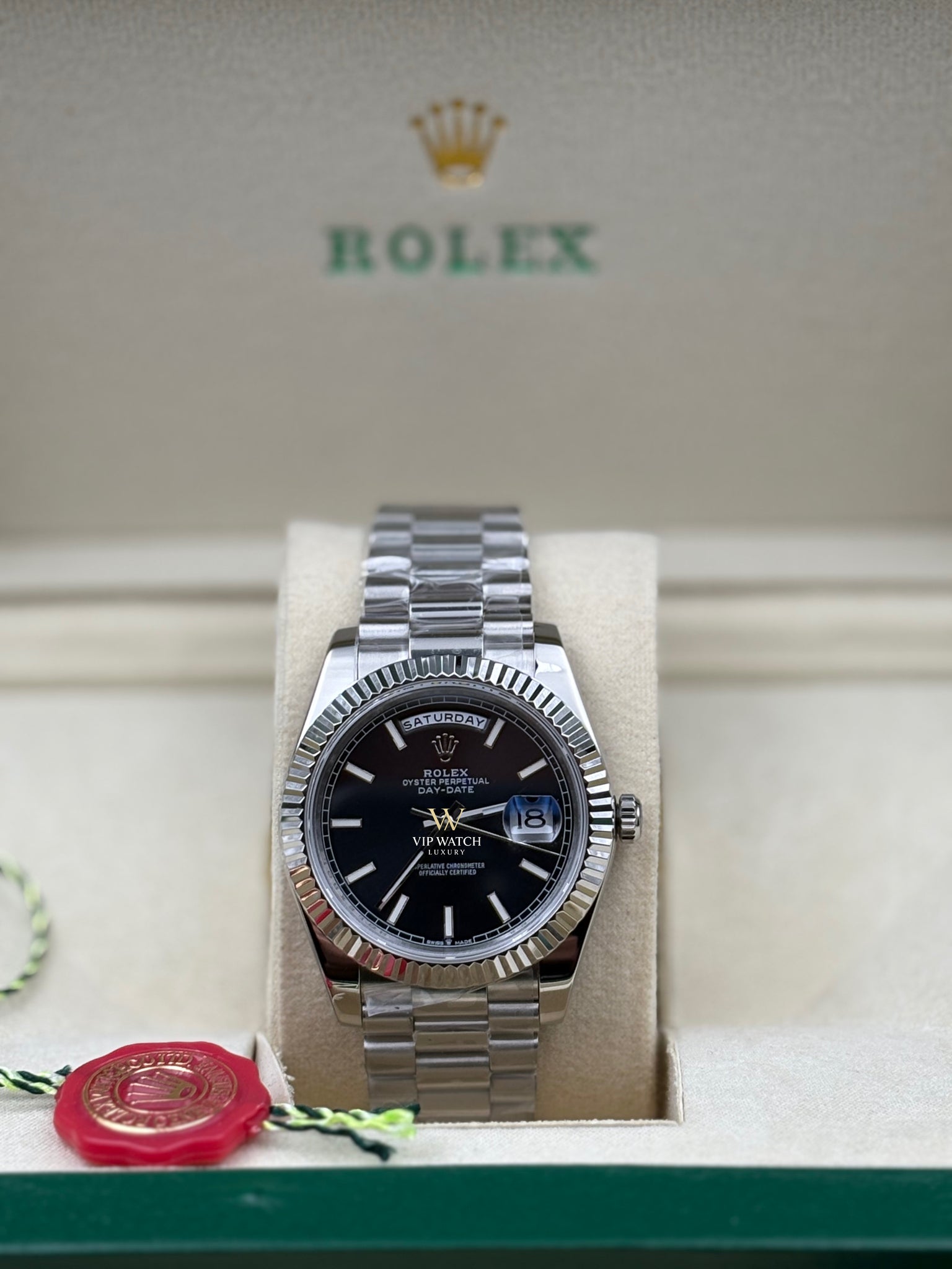 DAY-DATE II 40MM BEZEL DARK RODHIUM DIAL LINE MOTIF STICK MARKERS