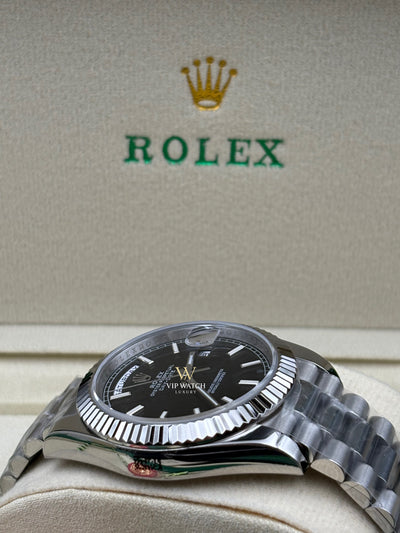 DAY-DATE II 40MM BEZEL DARK RODHIUM DIAL LINE MOTIF STICK MARKERS