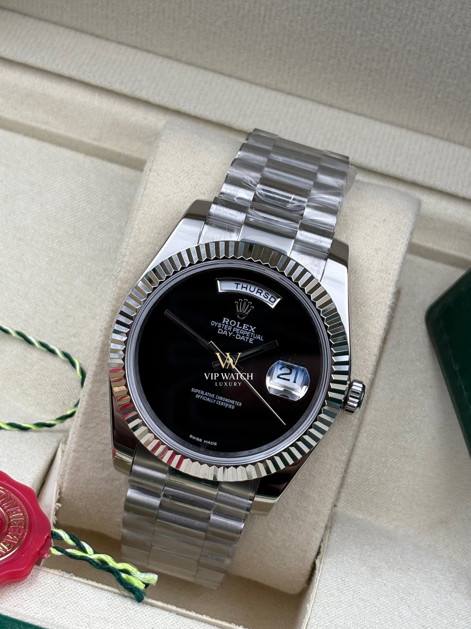 PRESIDENT DAY-DATE 18K WATCH SS BLACK ONYX DIAL 118208