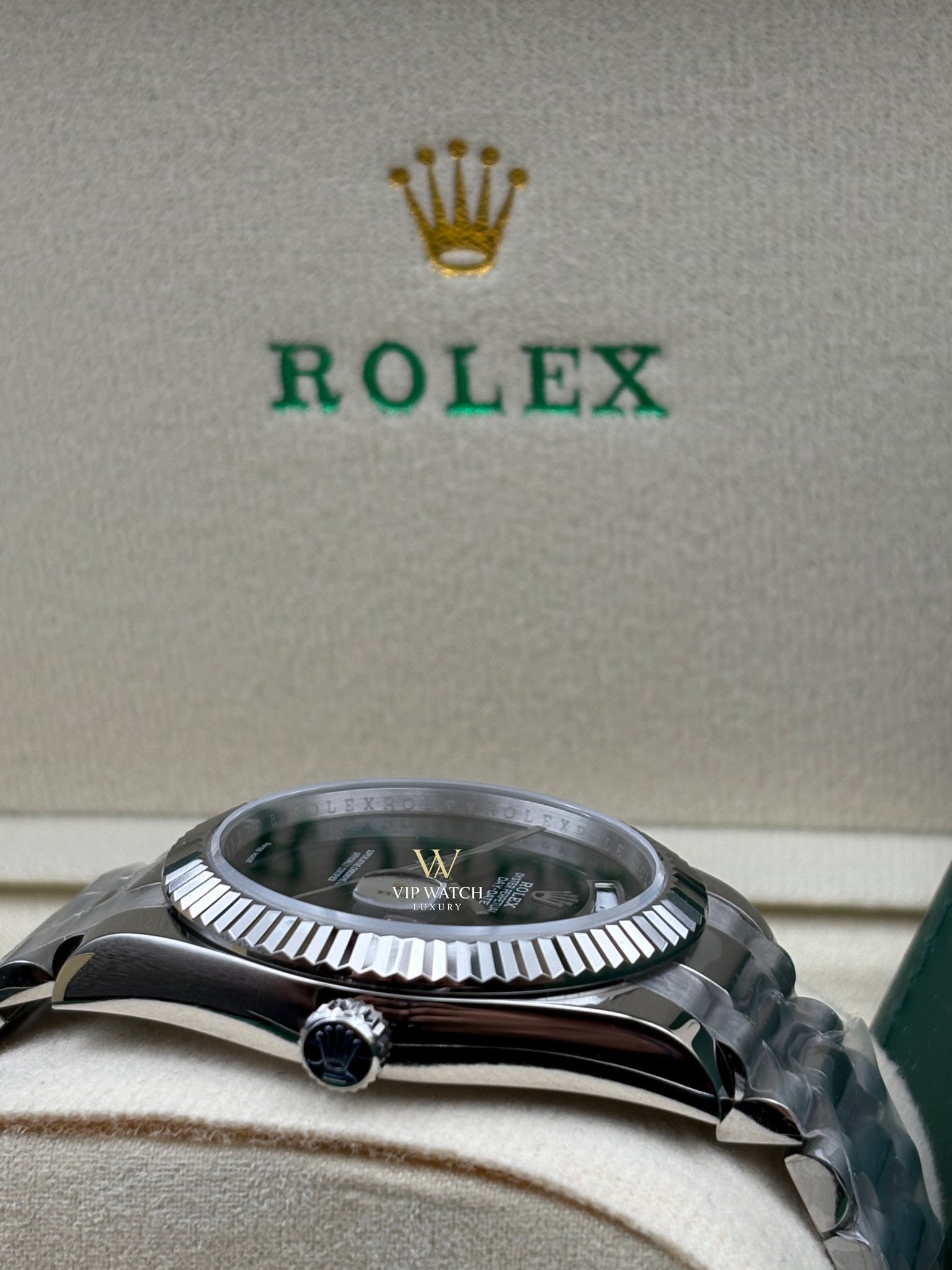 PRESIDENT DAY-DATE 18K WATCH SS BLACK ONYX DIAL 118208