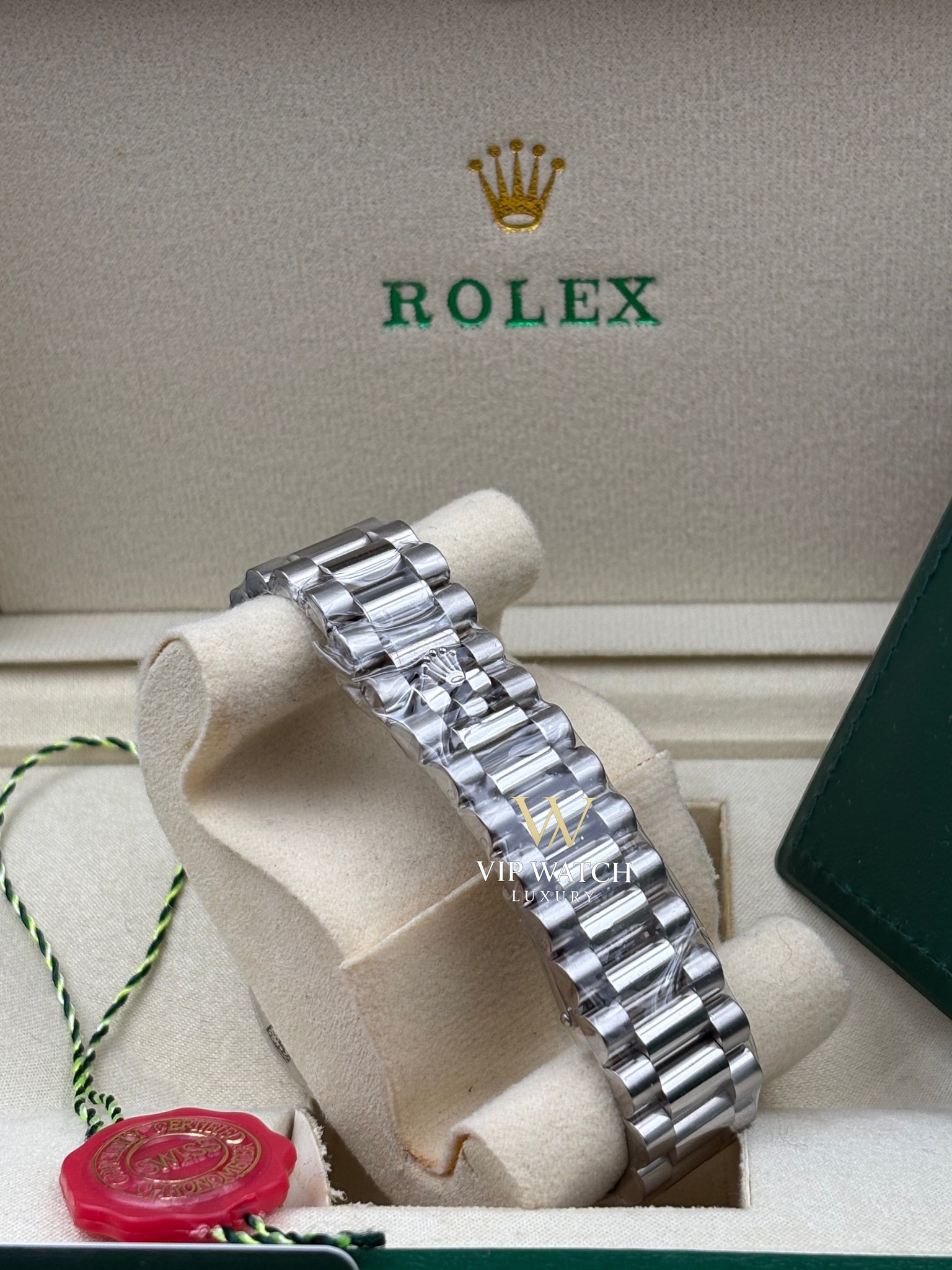 DAY-DATE II 40MM PLATINUM BLUE DIAL ROMAN MARKERS