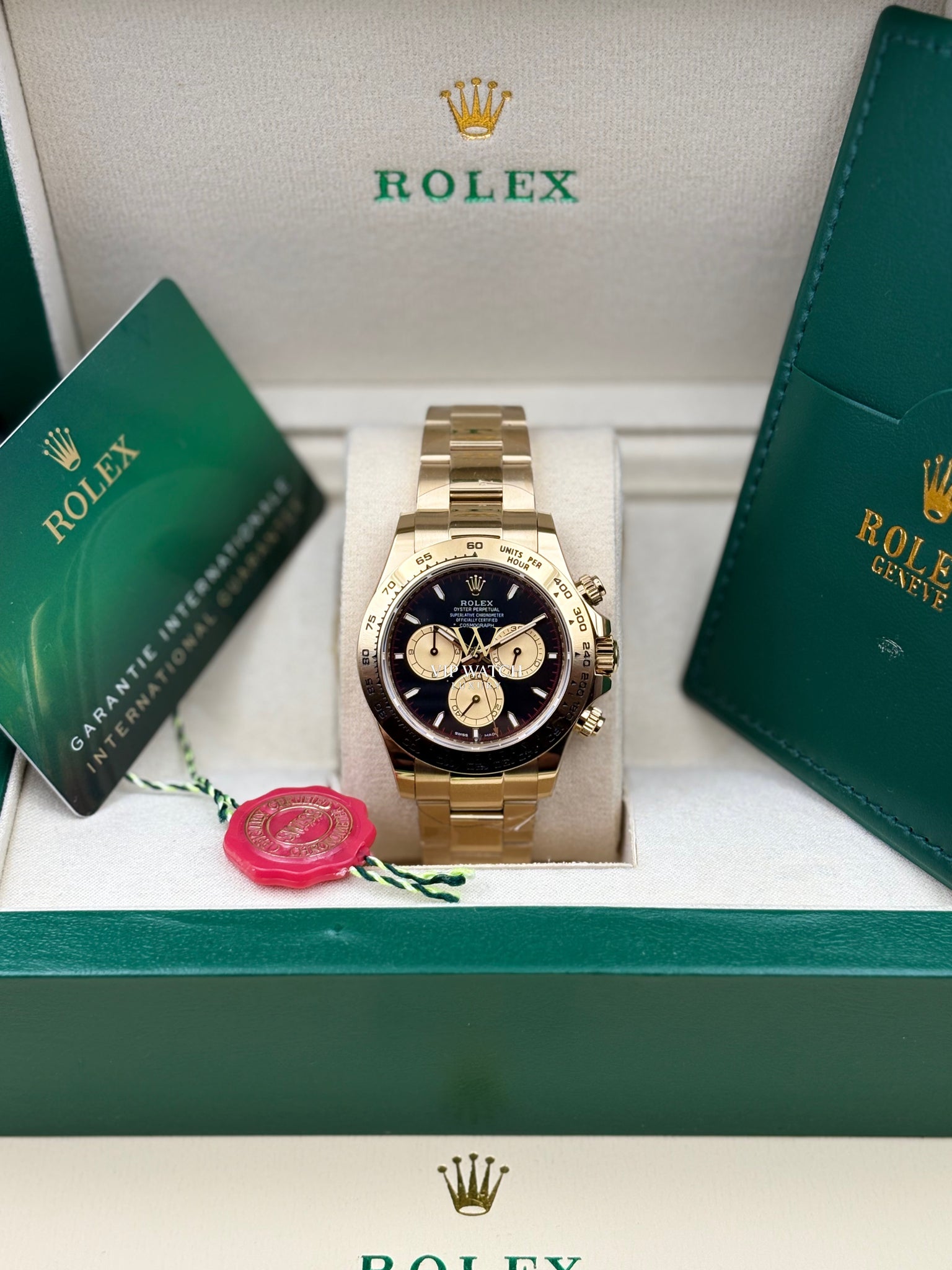 Daytona Yelloow Gold Black Dial Champagne Chronographs 40mm