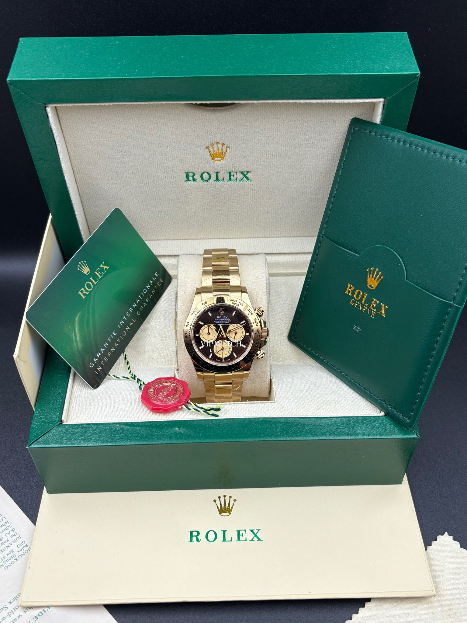 Daytona Yelloow Gold Black Dial Champagne Chronographs 40mm