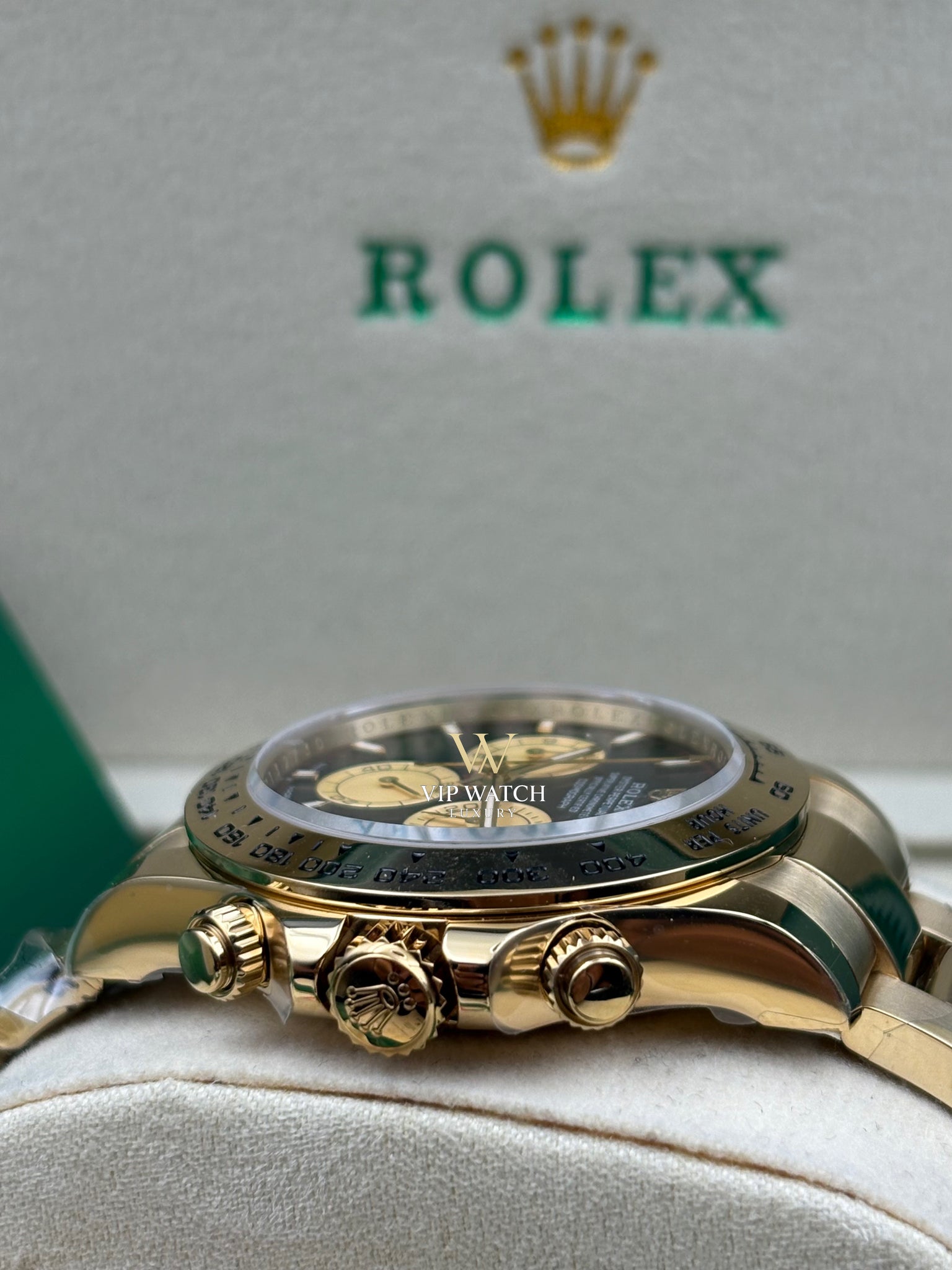 Daytona Yelloow Gold Black Dial Champagne Chronographs 40mm