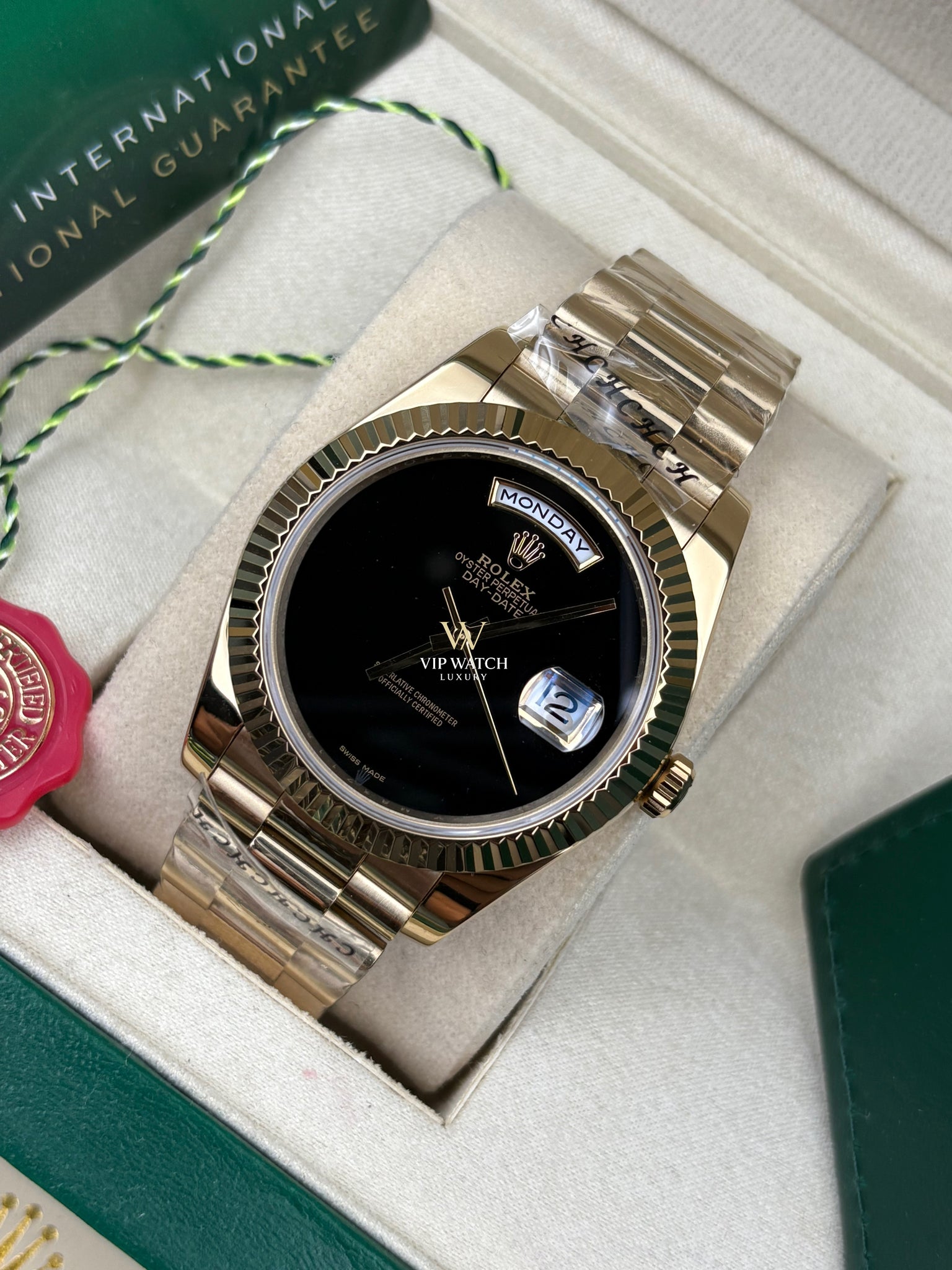 PRESIDENT DAY-DATE 18K WATCH BLACK ONYX DIAL