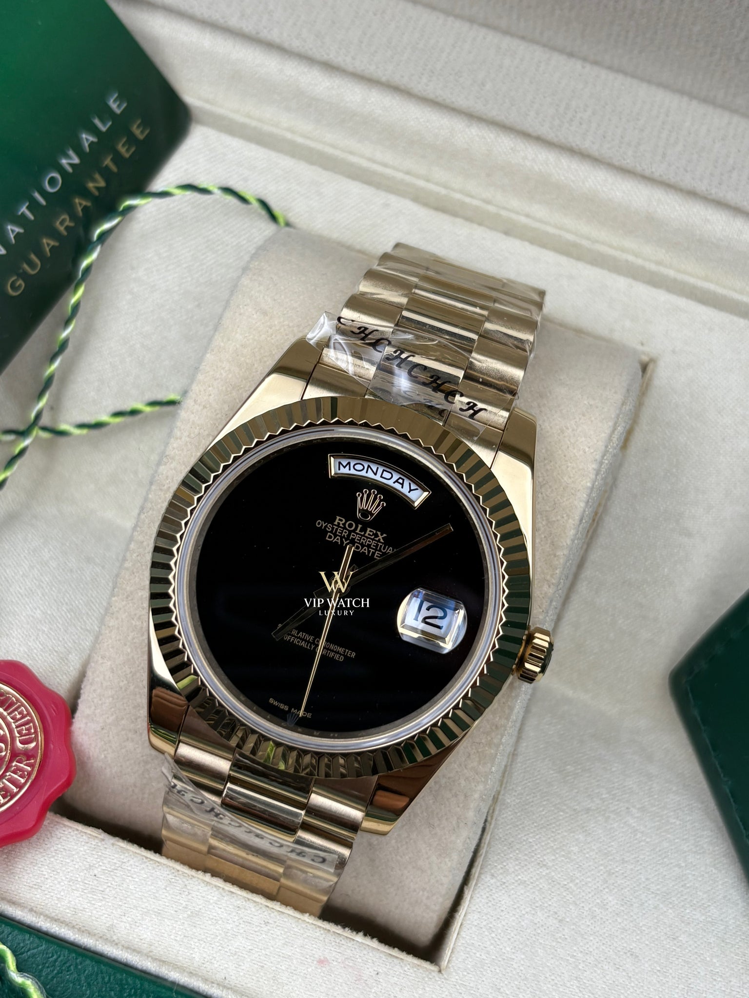 PRESIDENT DAY-DATE 18K WATCH BLACK ONYX DIAL