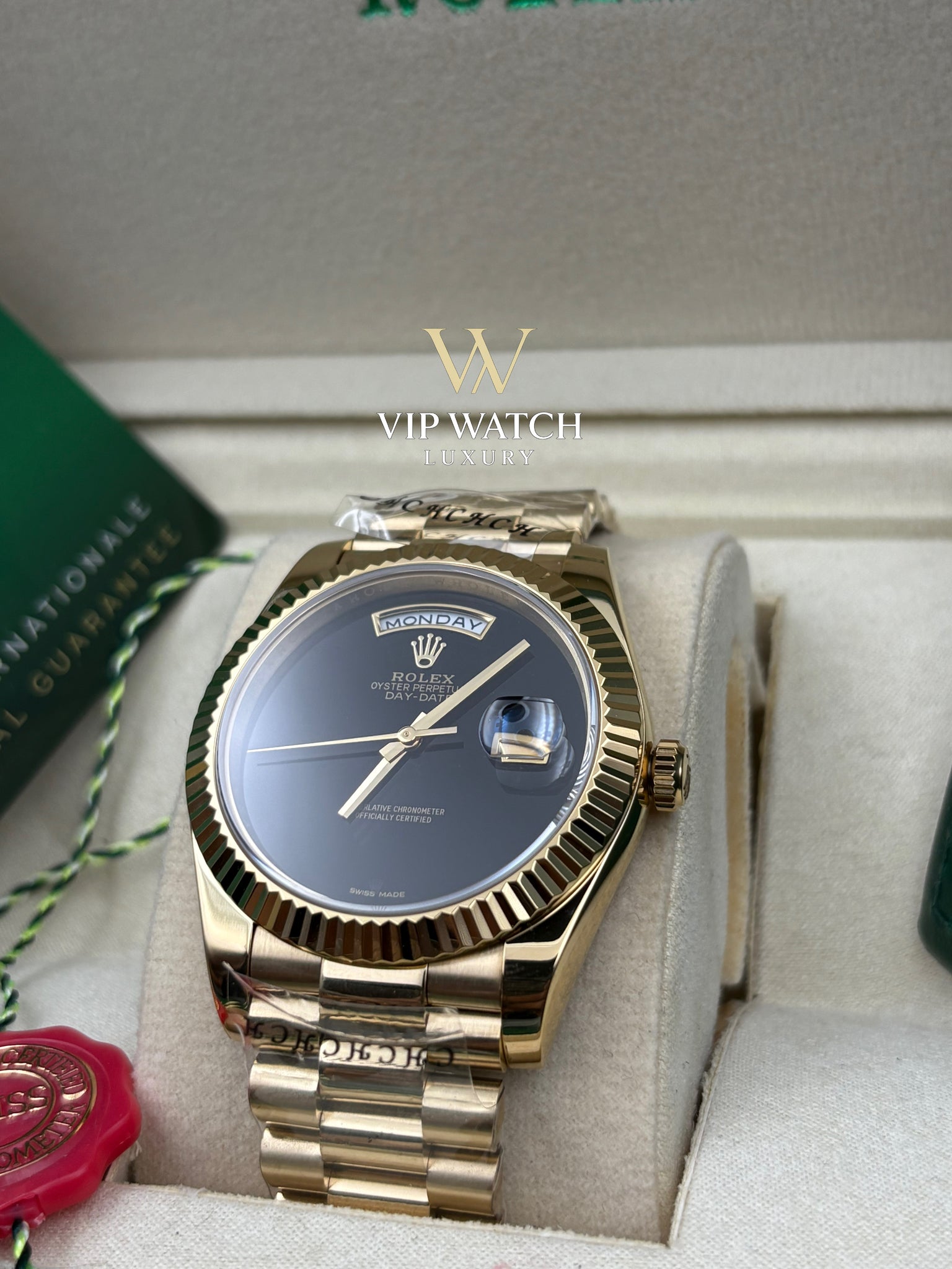 PRESIDENT DAY-DATE 18K WATCH BLACK ONYX DIAL