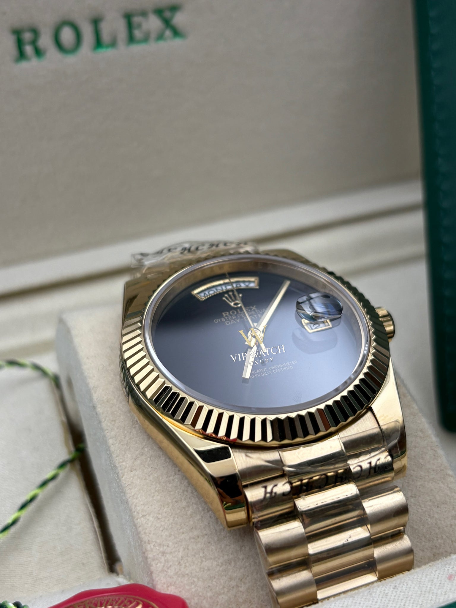 PRESIDENT DAY-DATE 18K WATCH BLACK ONYX DIAL