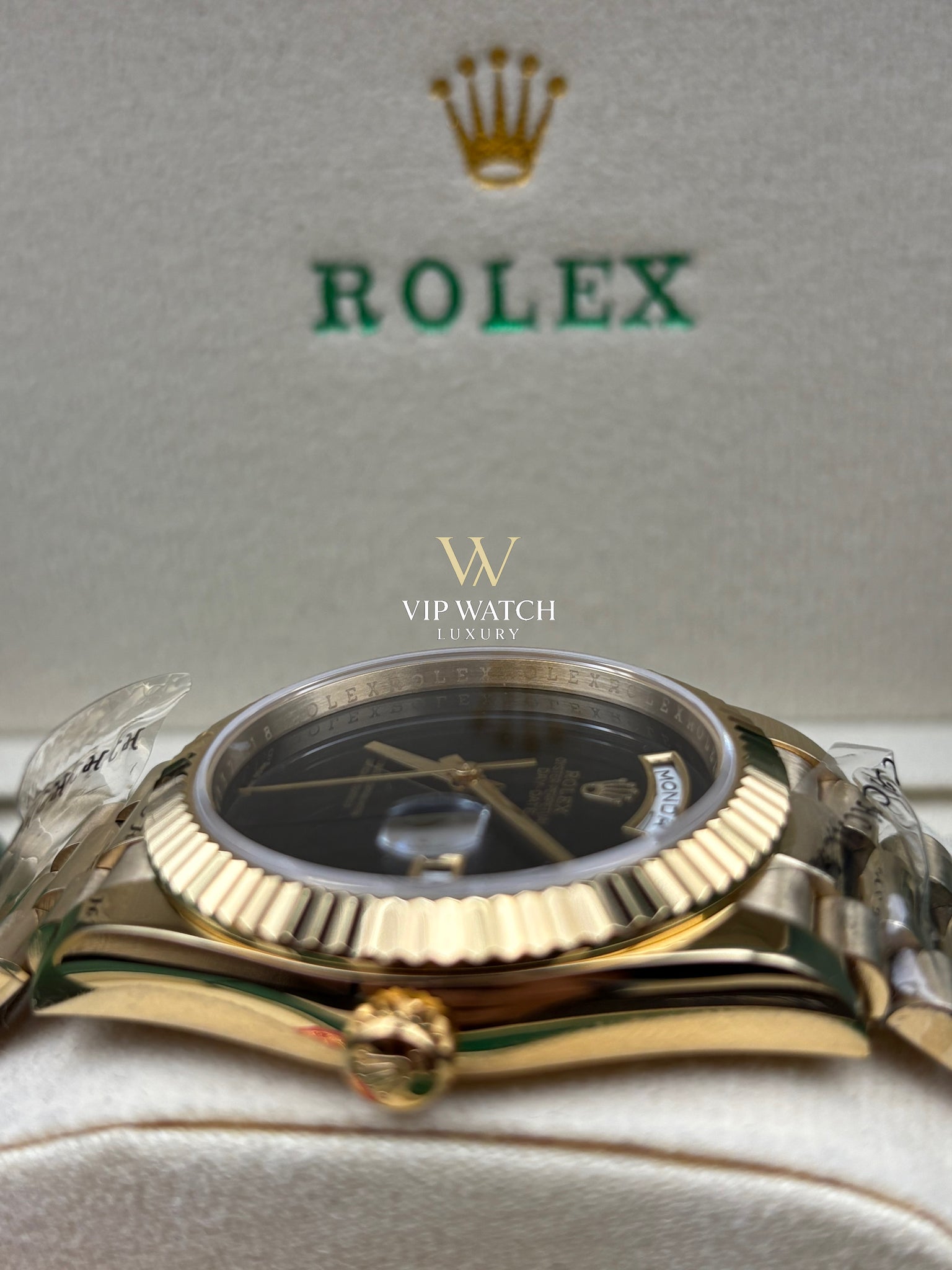 PRESIDENT DAY-DATE 18K WATCH BLACK ONYX DIAL