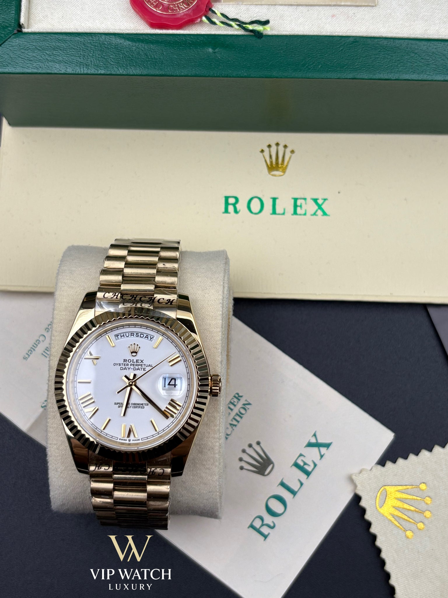 DAY-DATE 40 YELLOW GOLD ROMAN