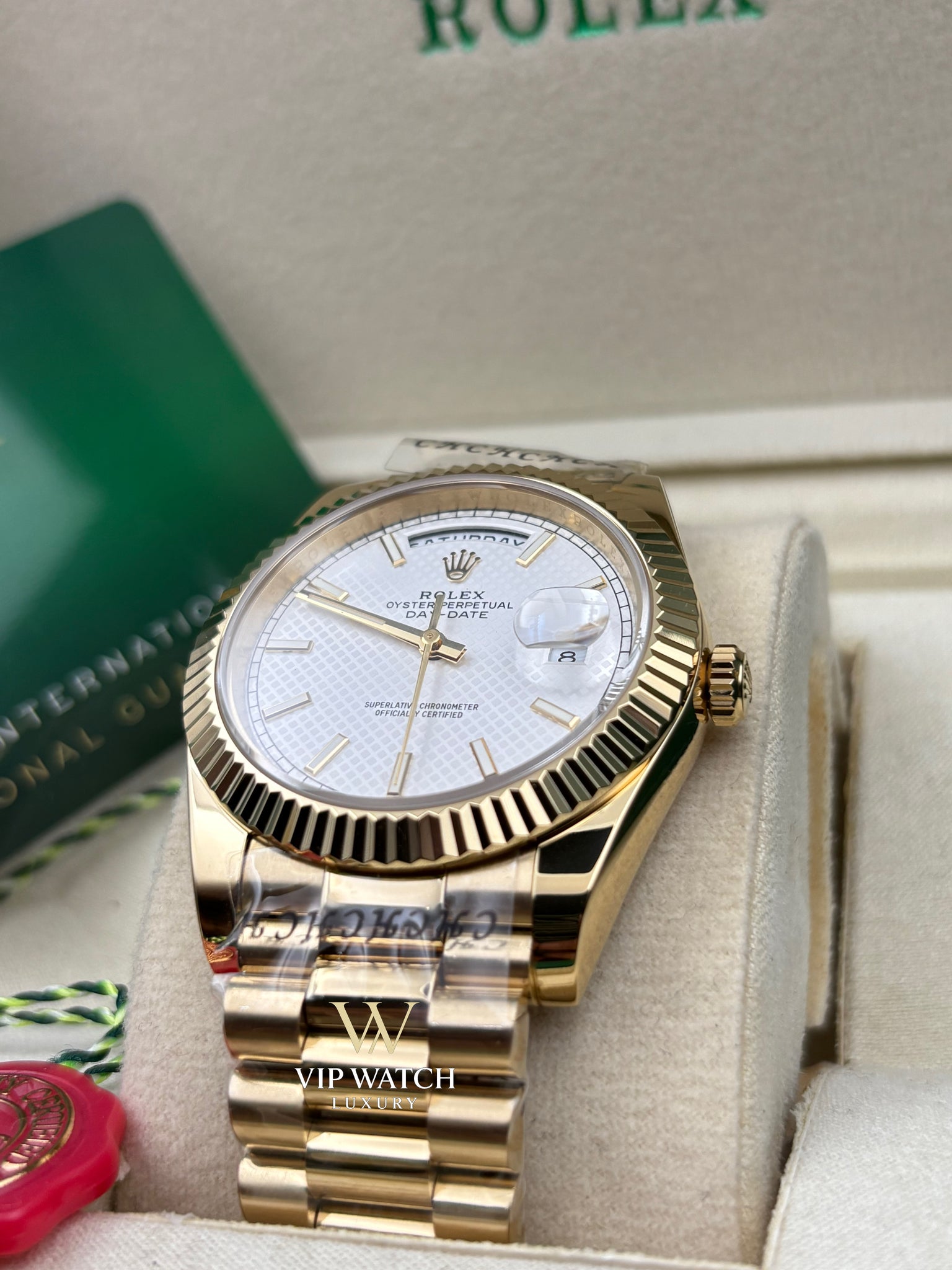 Rolex Day-Date Yellow Gold White Diagonal Dial President