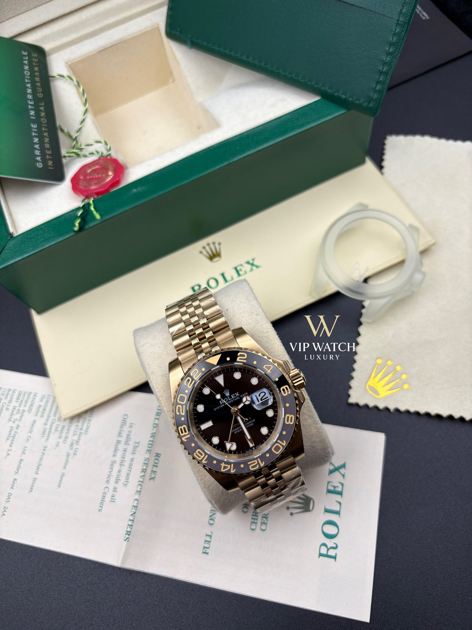 ROLEX GMT-MASTER II YELLOW GOLD BLACK DIAL CERAMIC BEZEL 40mm (Gold Bruce Wayne)