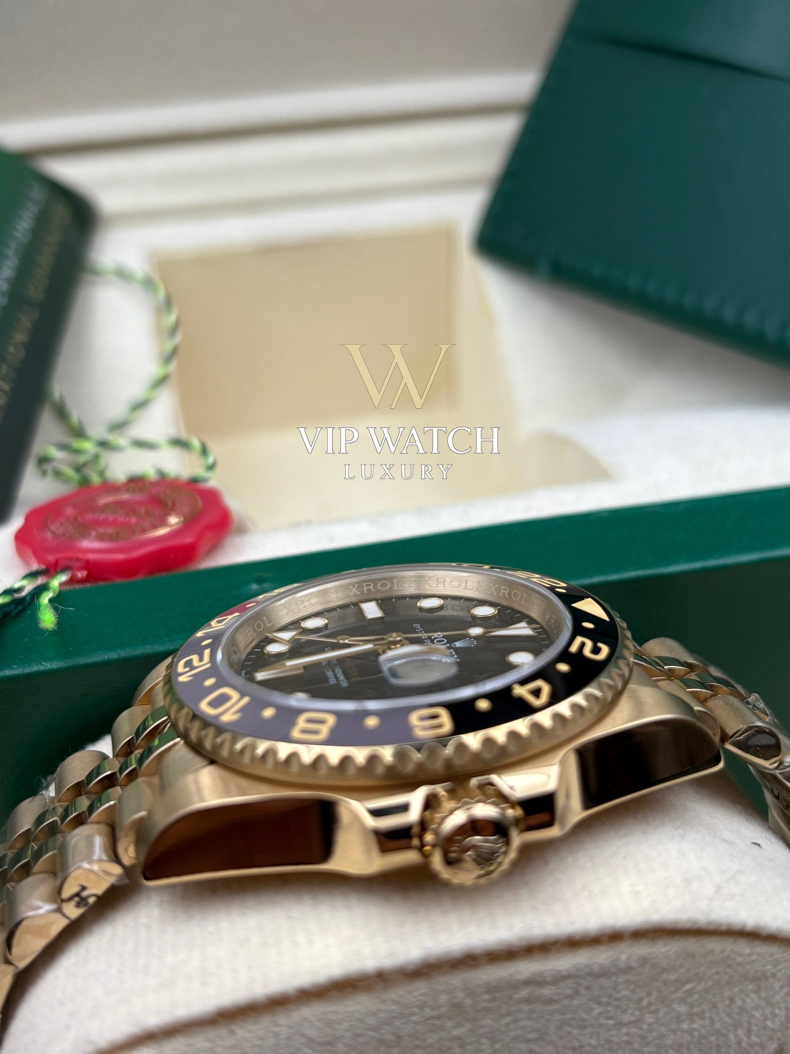 ROLEX GMT-MASTER II YELLOW GOLD BLACK DIAL CERAMIC BEZEL 40mm (Gold Bruce Wayne)